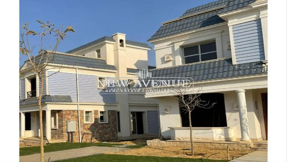 Luxury Villa for Sale - 3 Bedrooms with Private Garden and Shared Pool