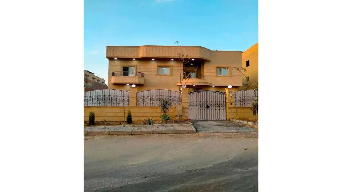 فيلا بسعر تنافسي للبيع بالحي الرابع بمدينة العبور