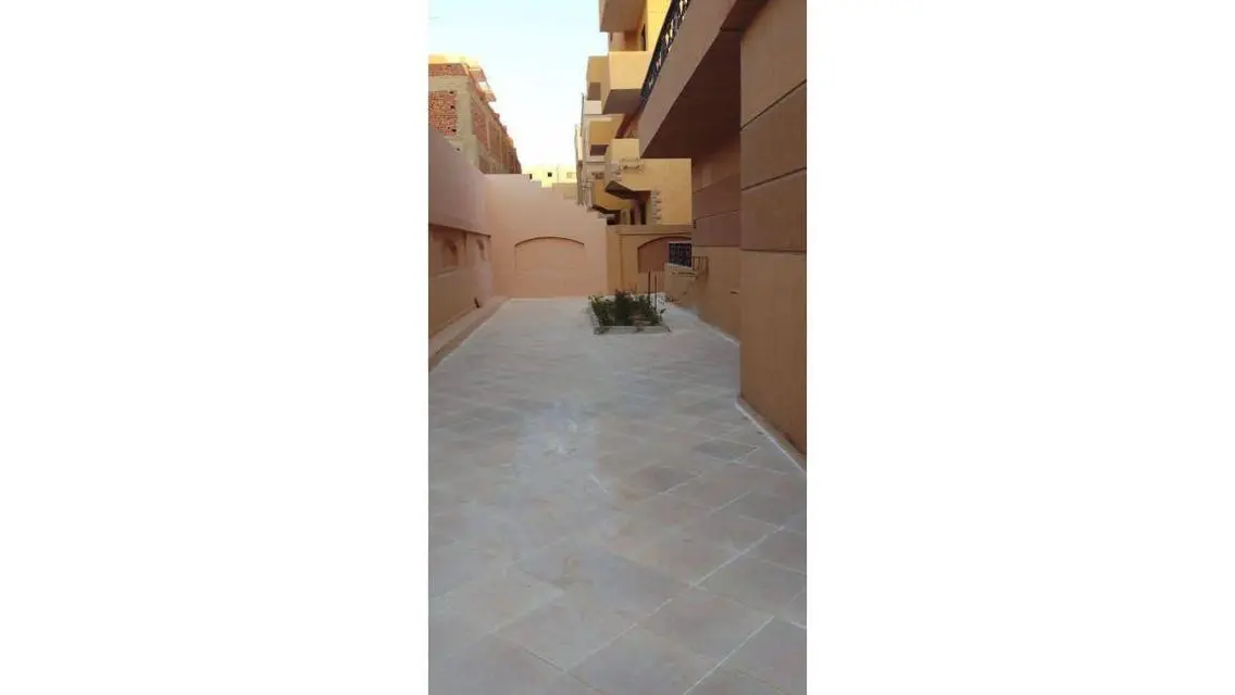 فيلا بسعر تنافسي للبيع بالحي الرابع بمدينة العبور