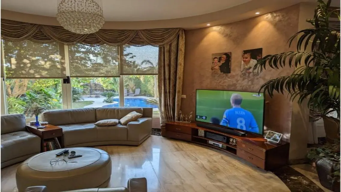 فيلا في كوبوند لاروزا متشطب بالكامل بحمام سباحة