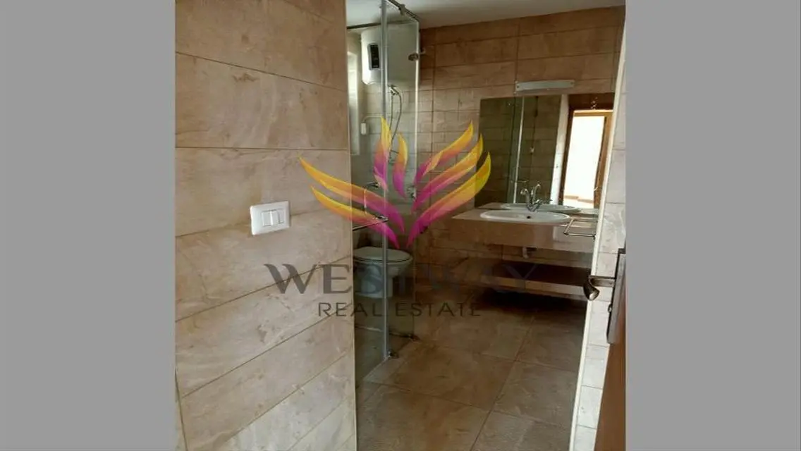 Upper Duplex for Rent in Westown, Beverly Hills