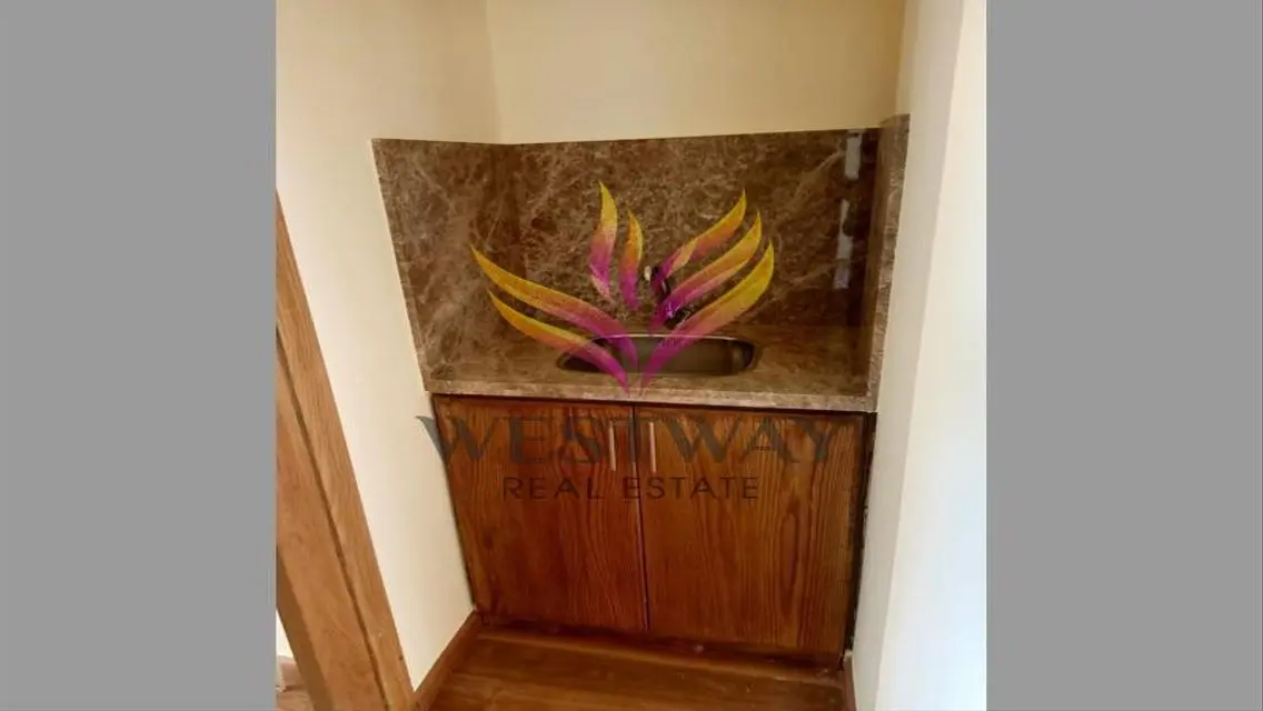 Upper Duplex for Rent in Westown, Beverly Hills