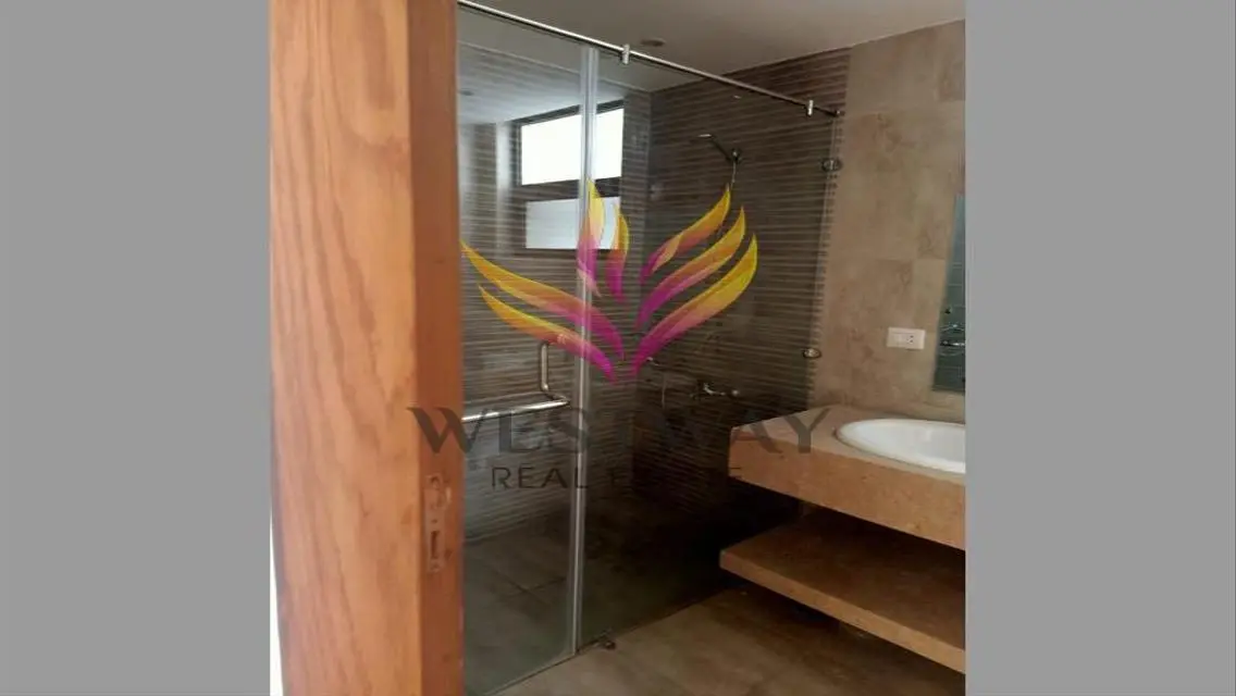 Upper Duplex for Rent in Westown, Beverly Hills