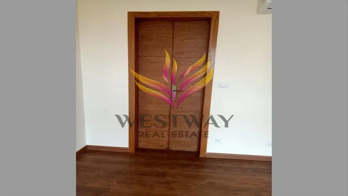Upper Duplex for Rent in Westown, Beverly Hills