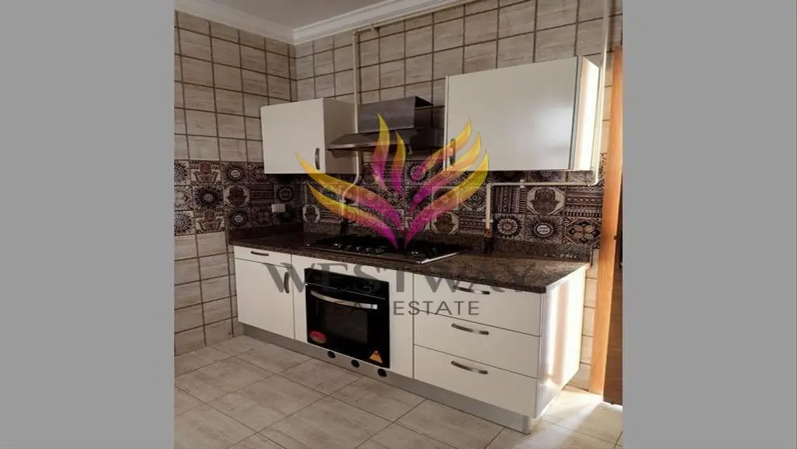Upper Duplex for Rent in Westown, Beverly Hills