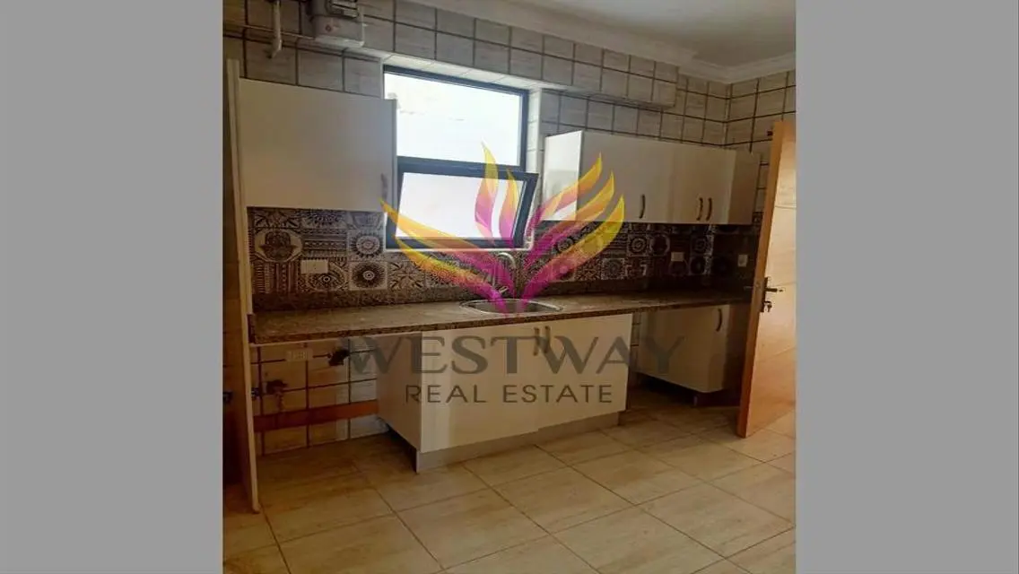 Upper Duplex for Rent in Westown, Beverly Hills