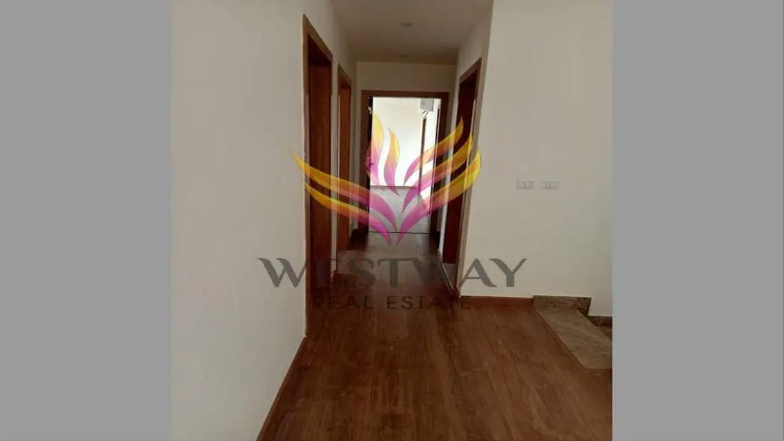 Upper Duplex for Rent in Westown, Beverly Hills