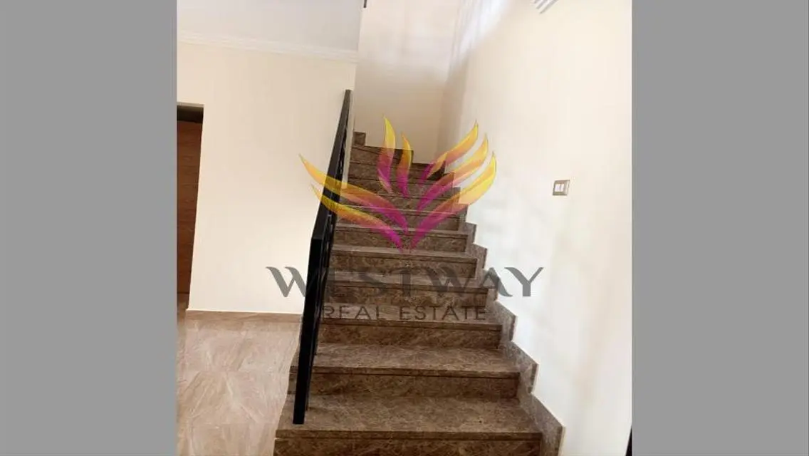 Upper Duplex for Rent in Westown, Beverly Hills