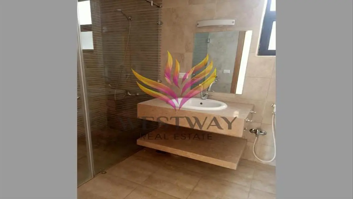 Upper Duplex for Rent in Westown, Beverly Hills