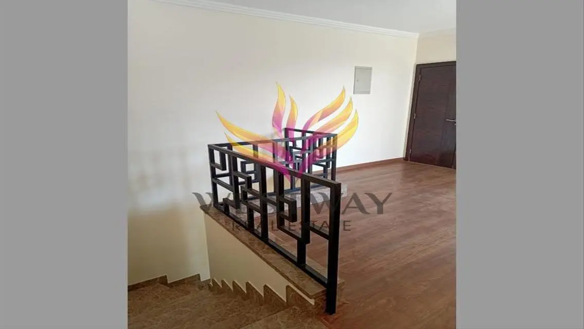 Upper Duplex for Rent in Westown, Beverly Hills