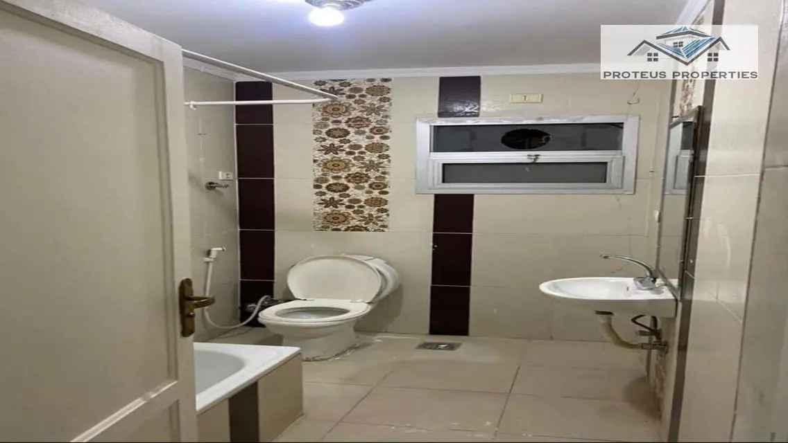 شقة للايجار بالرحاب ارضي بحديقه بجوار مول 2