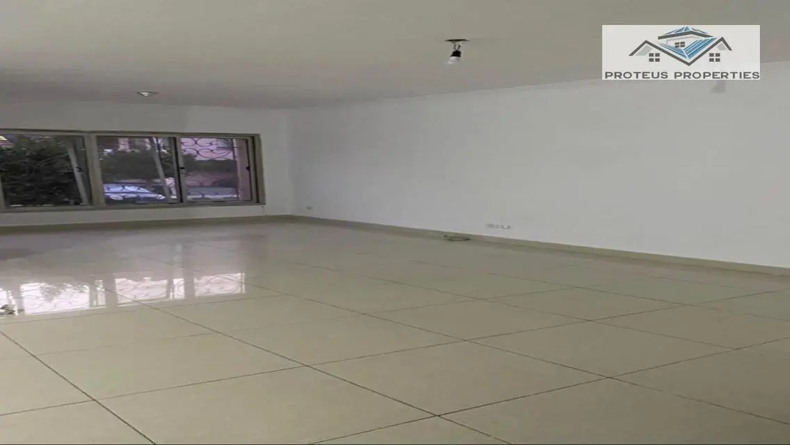 شقة للايجار بالرحاب ارضي بحديقه بجوار مول 2