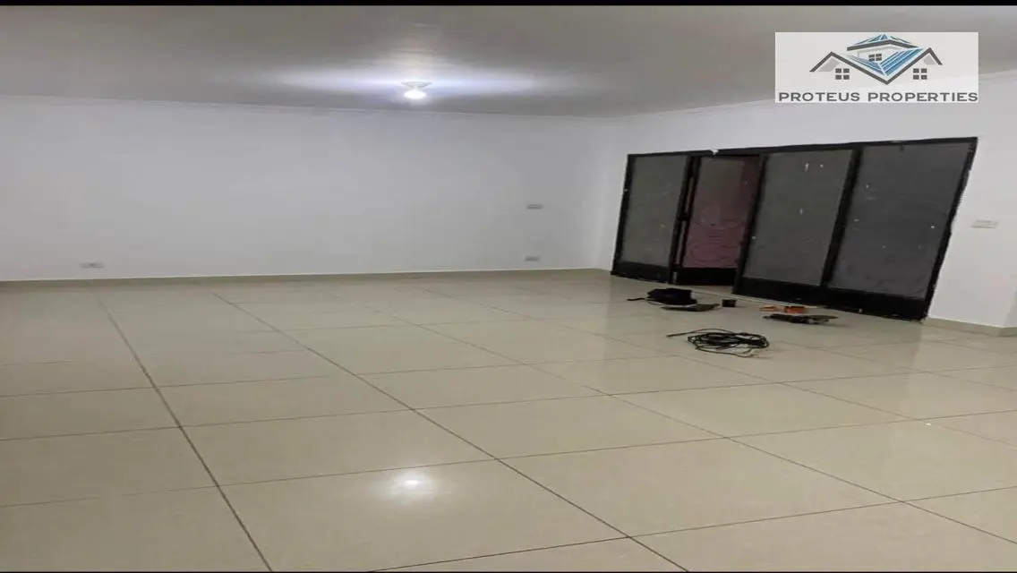 شقة للايجار بالرحاب ارضي بحديقه بجوار مول 2