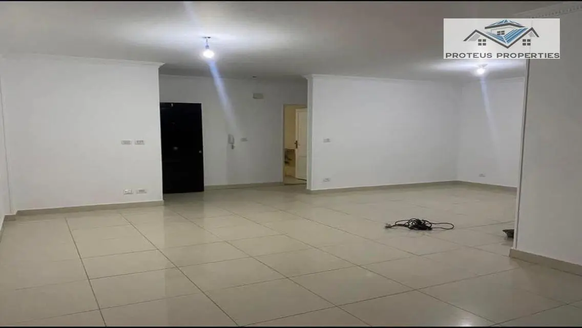 شقة للايجار بالرحاب ارضي بحديقه بجوار مول 2