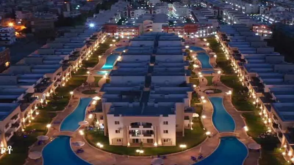شقة فاخرة مع شرفة ومسبح مشترك