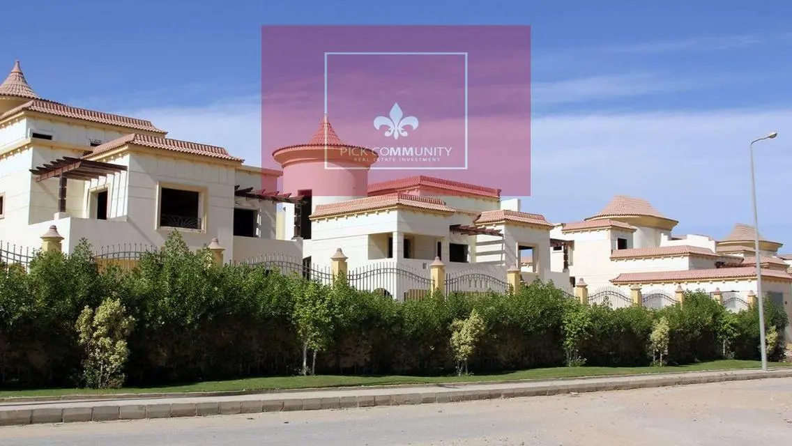 توين هاوس للإيجار بكمبوند ريفيرا هايتس خلف ال AUC