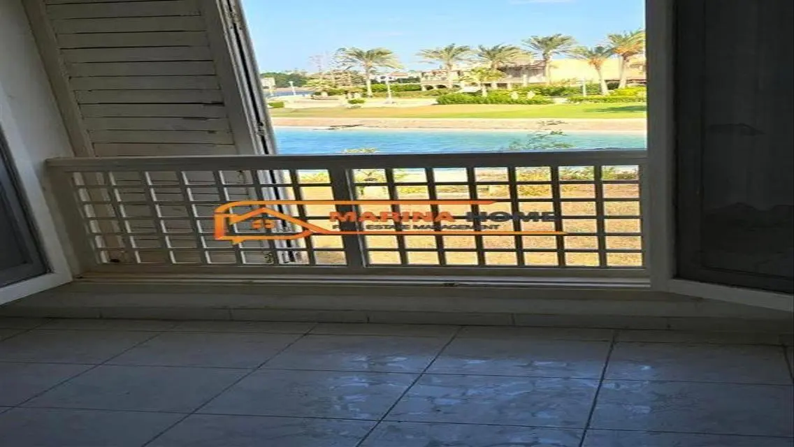 للبيع فيلا فى مارينا ٦  اول صف بحيرة رملية