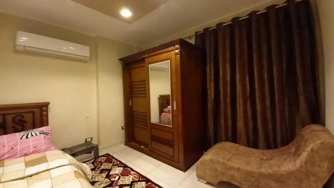 شقه الايجار المفروش ارضى بمدخل خاص الشيخ زايد 