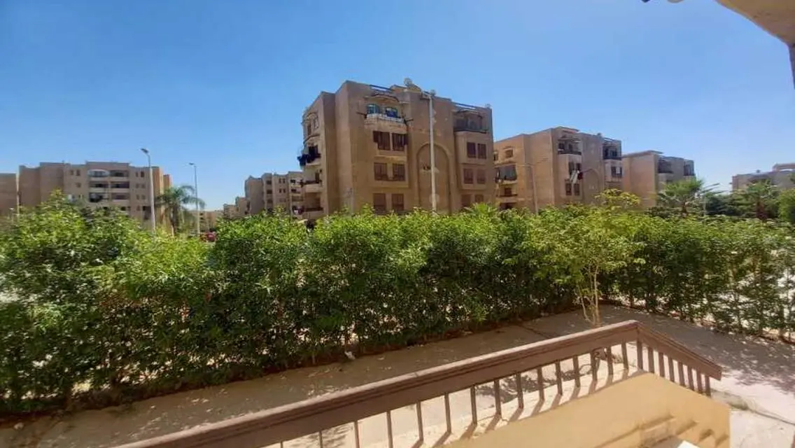 شقه الايجار المفروش ارضى بمدخل خاص الشيخ زايد 