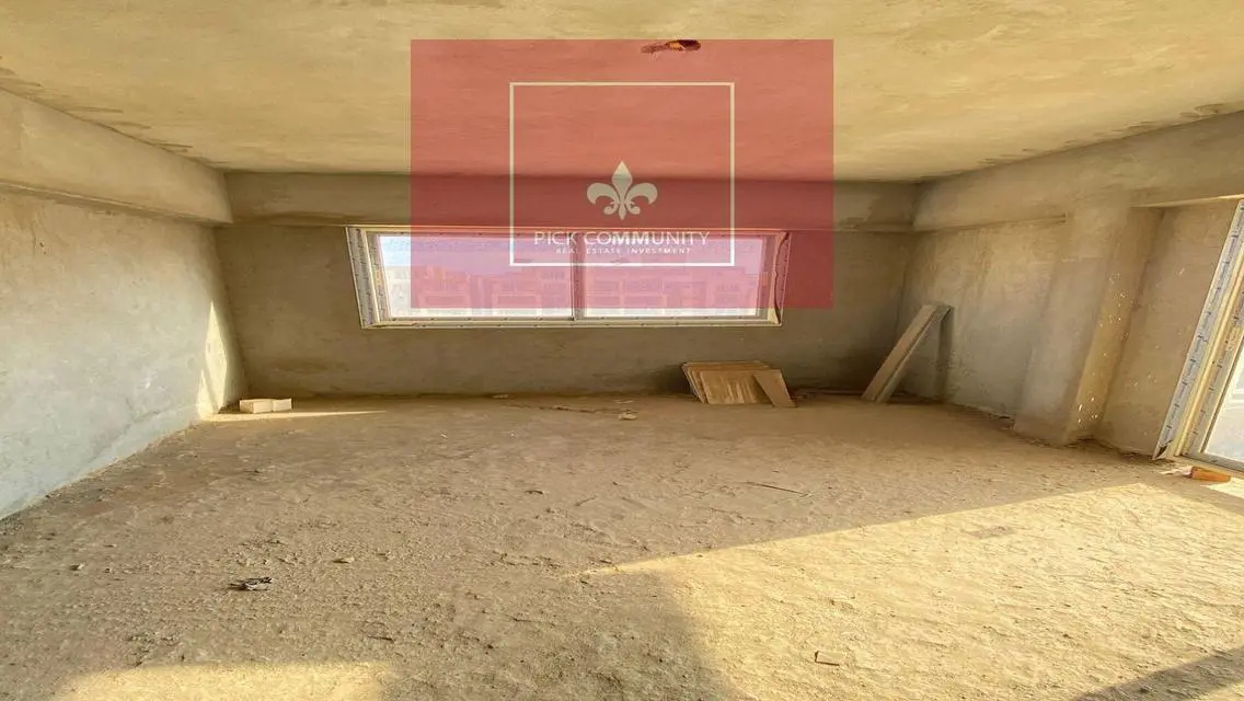 بنتهاوس روف فيو جاردن وبحيره للبيع في جاردن هيلز