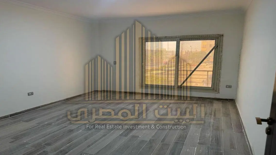 Ground floor for rent with a private garden in w/v