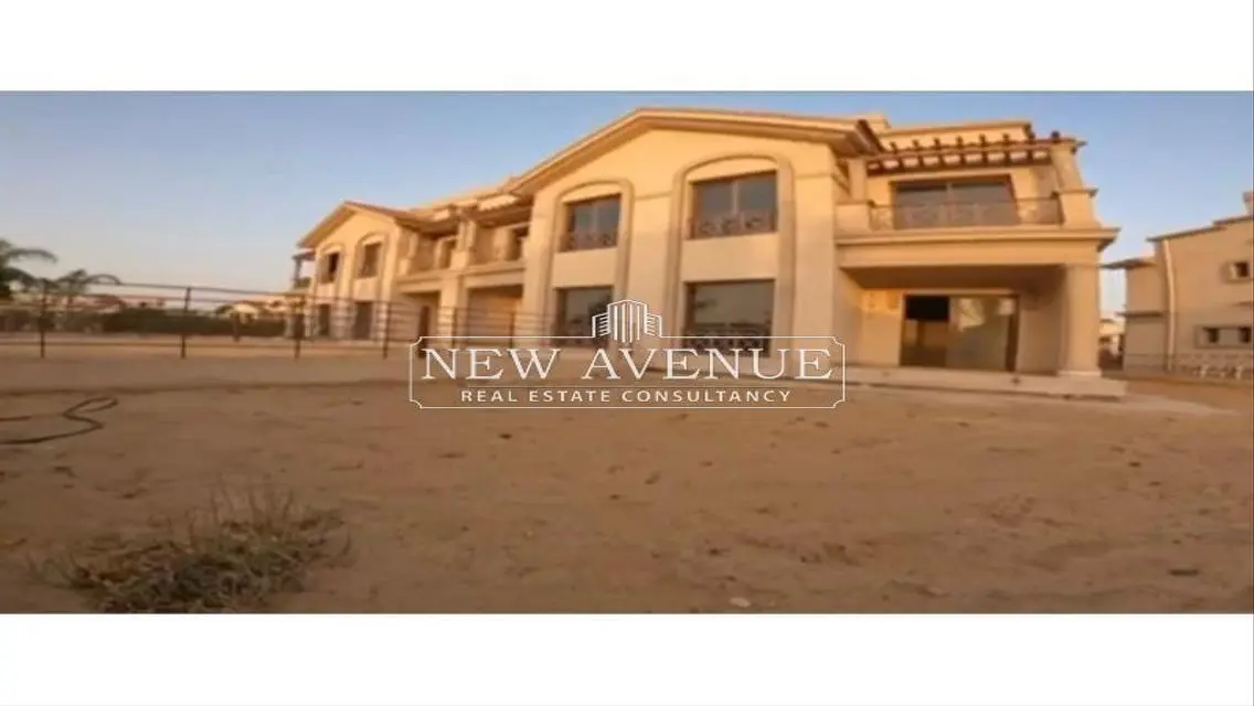 Delivered townhouse corner prime location in madinaty