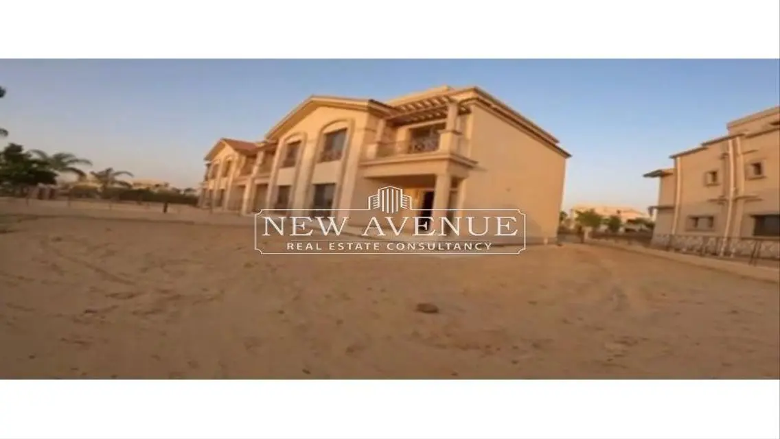 Delivered townhouse corner prime location in madinaty