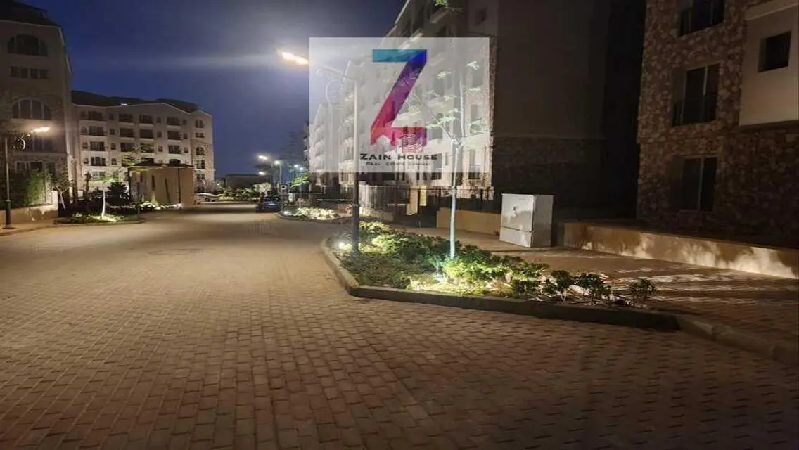 شقة 3 غرف دور متكرر نصف تشطيب في جرين سكوير