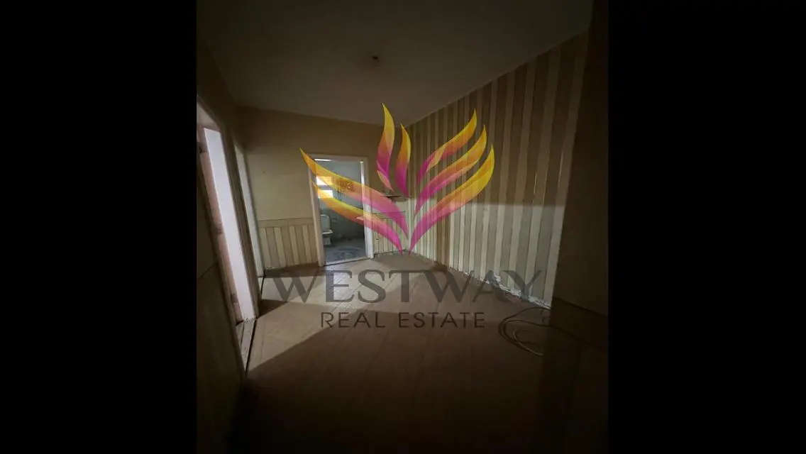 Beverly Hills, Phase 1,  First Floor