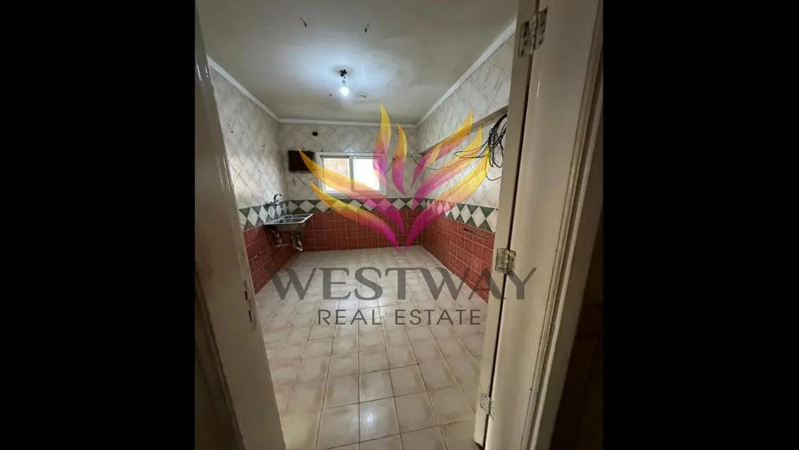 Beverly Hills, Phase 1,  First Floor