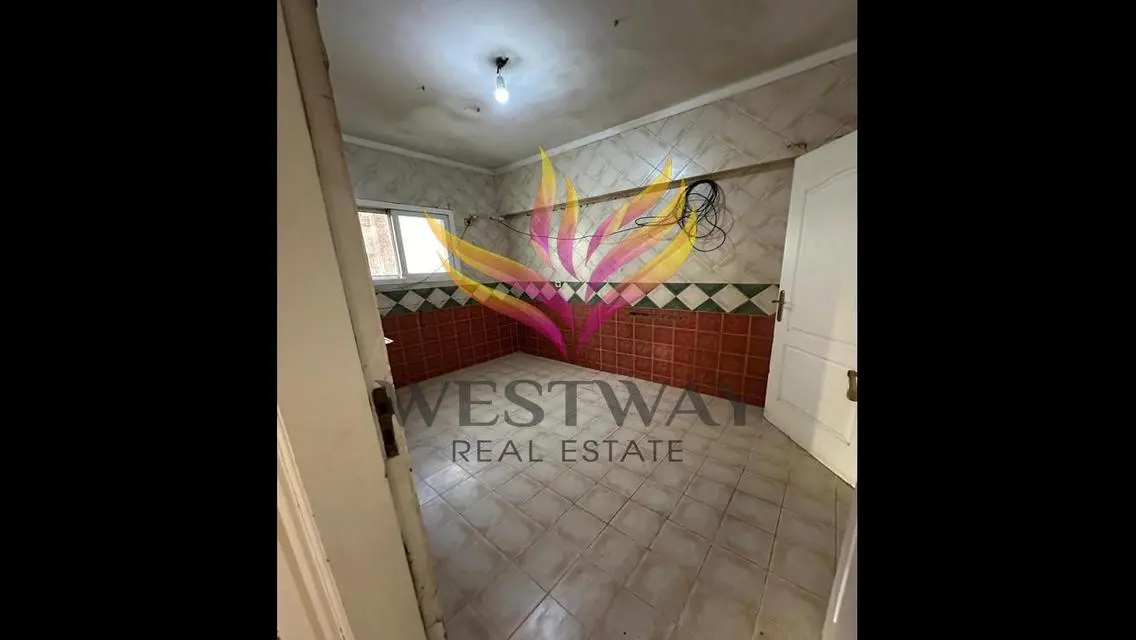 Beverly Hills, Phase 1,  First Floor