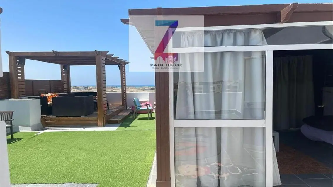 For sale a penthouse with a full view of the sea