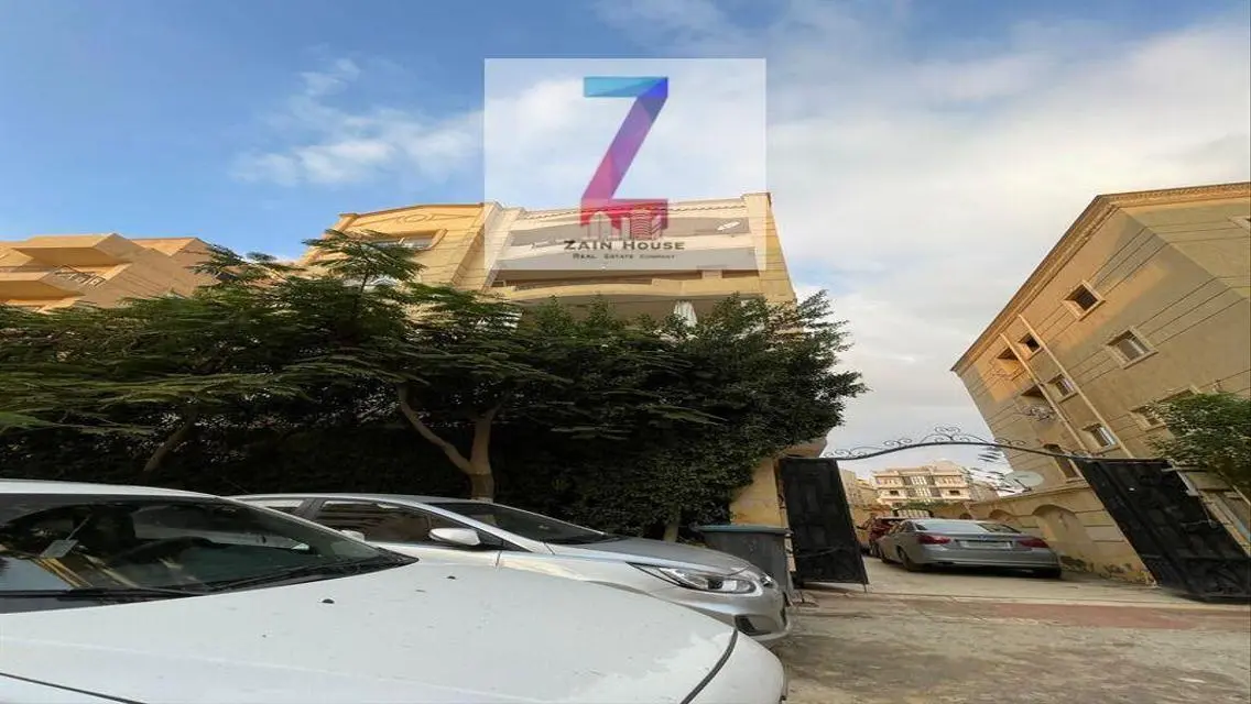 شقة ١٣٥م حي شرق امام الجامعة الأمريكية تجمع خامس