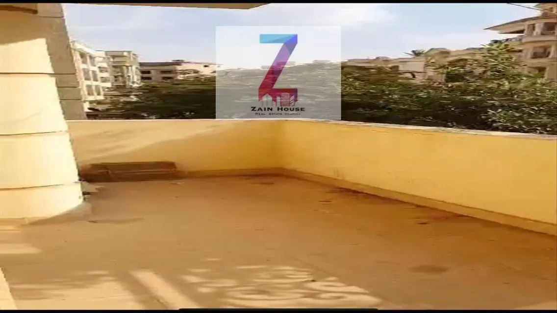 شقة ١٣٥م حي شرق امام الجامعة الأمريكية تجمع خامس