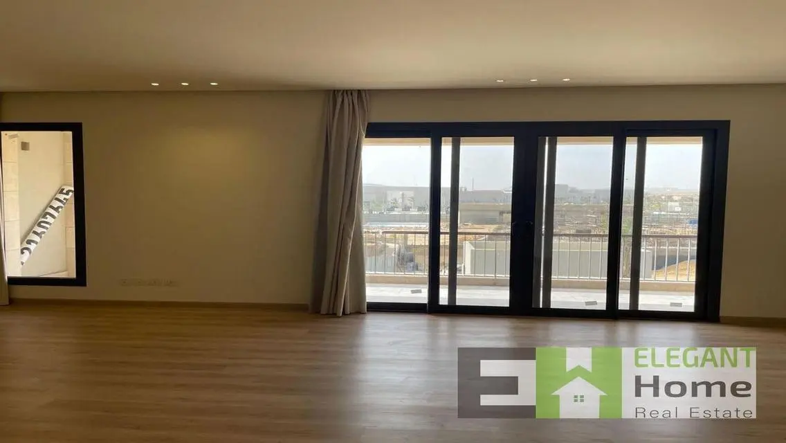 شقه بحري فيو Club house للبيع في ديستريكت 5