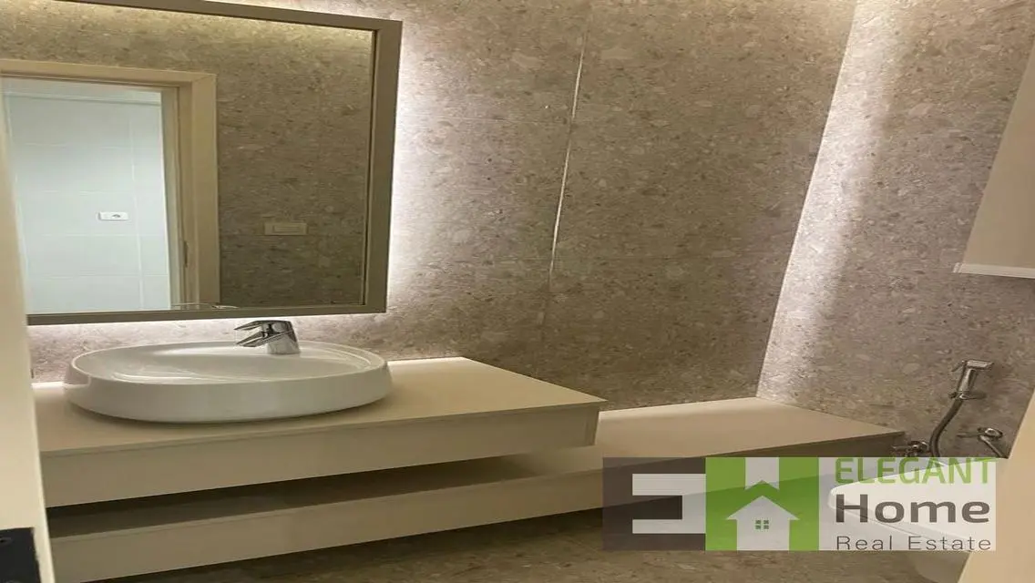 شقه بحري فيو Club house للبيع في ديستريكت 5