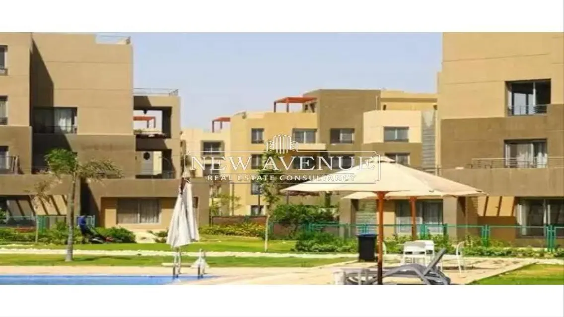 Fully finished apartment prime location in palm parks