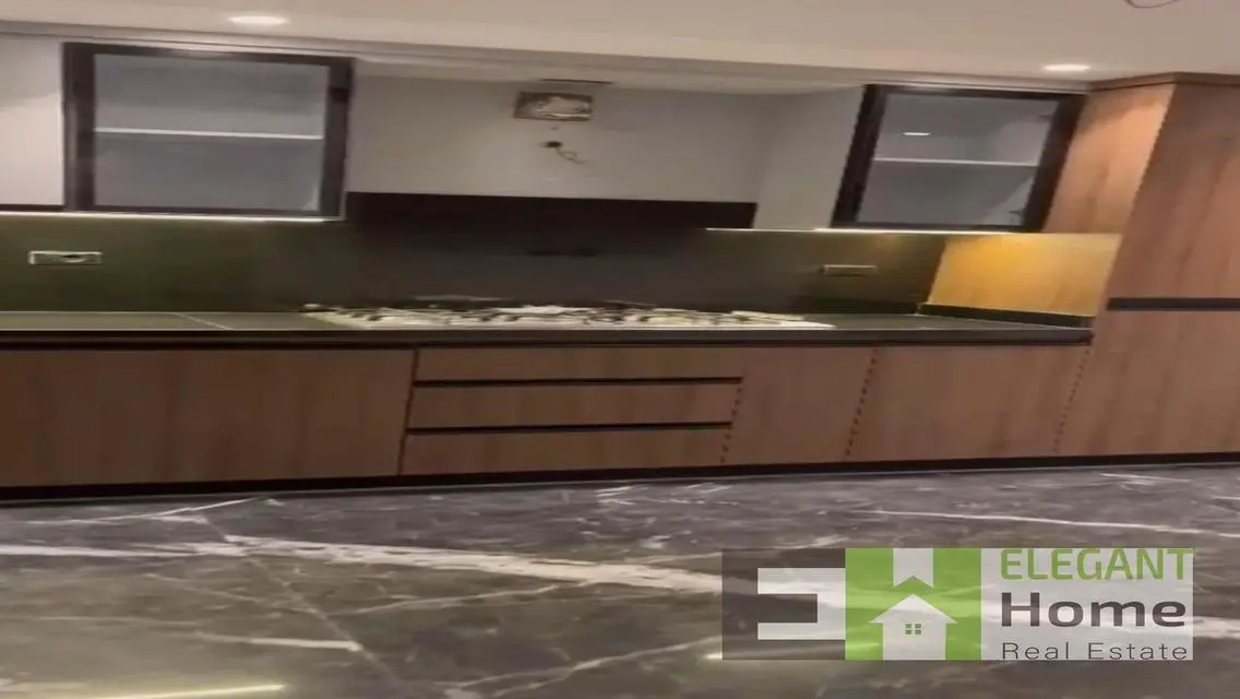 Luxury Duplex with garden for rent in Eastown