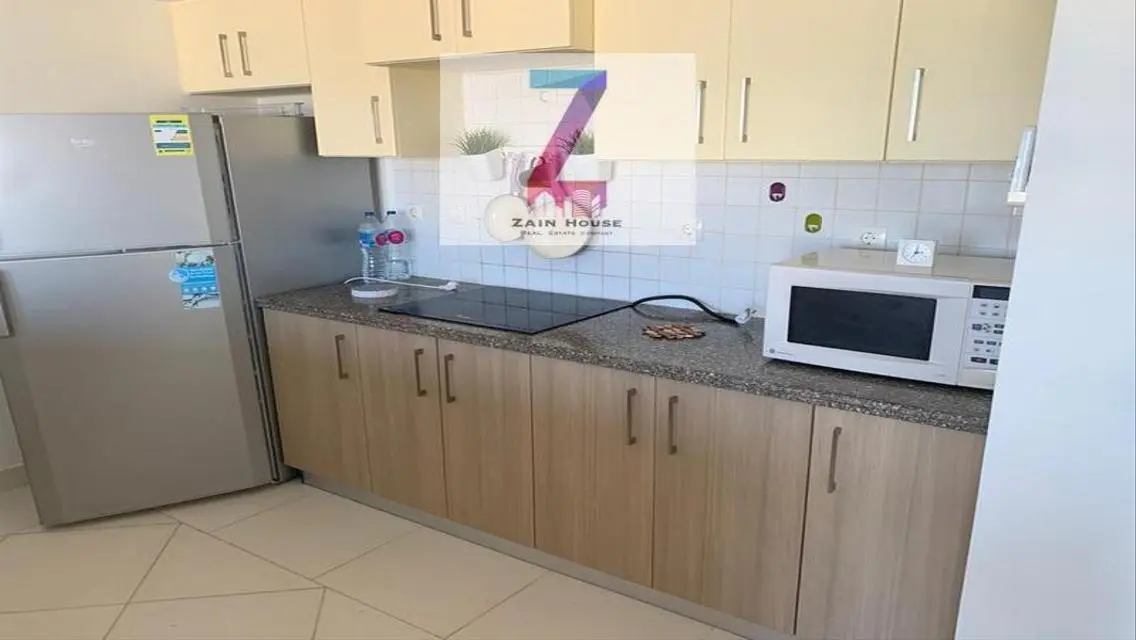 For sale, a 3-room chalet on the sea in Marassi