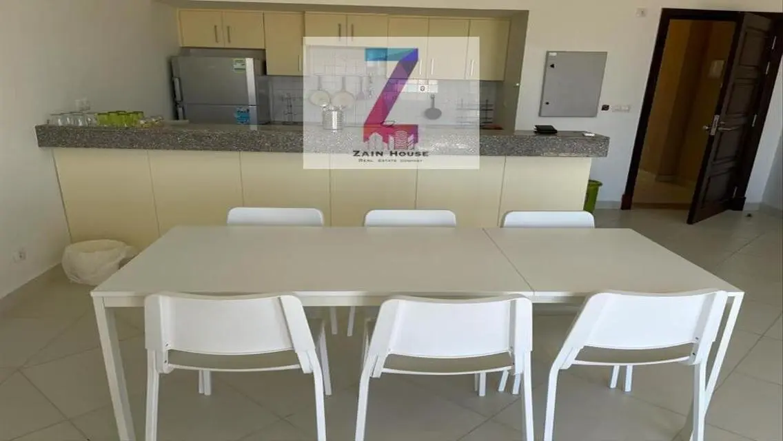 For sale, a 3-room chalet on the sea in Marassi