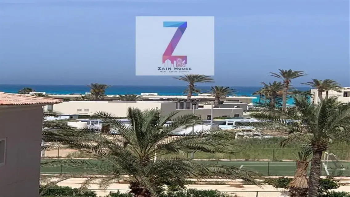 For sale, a 3-room chalet on the sea in Marassi