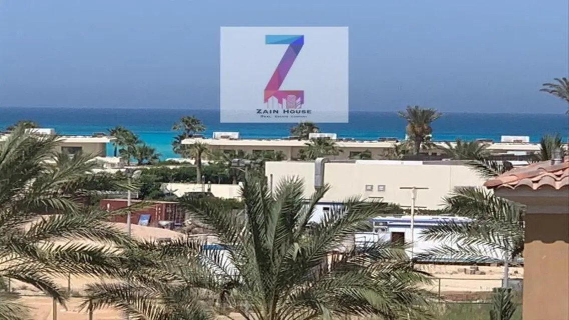 For sale, a 3-room chalet on the sea in Marassi