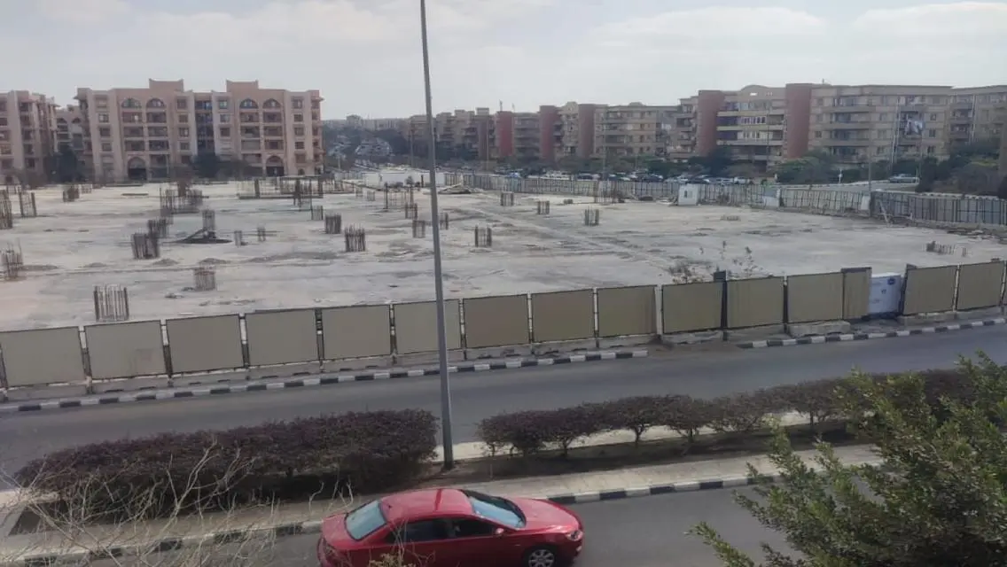 شقة لقطه للايجار90م فى المرحلة الخامسة جاهزه للسكن