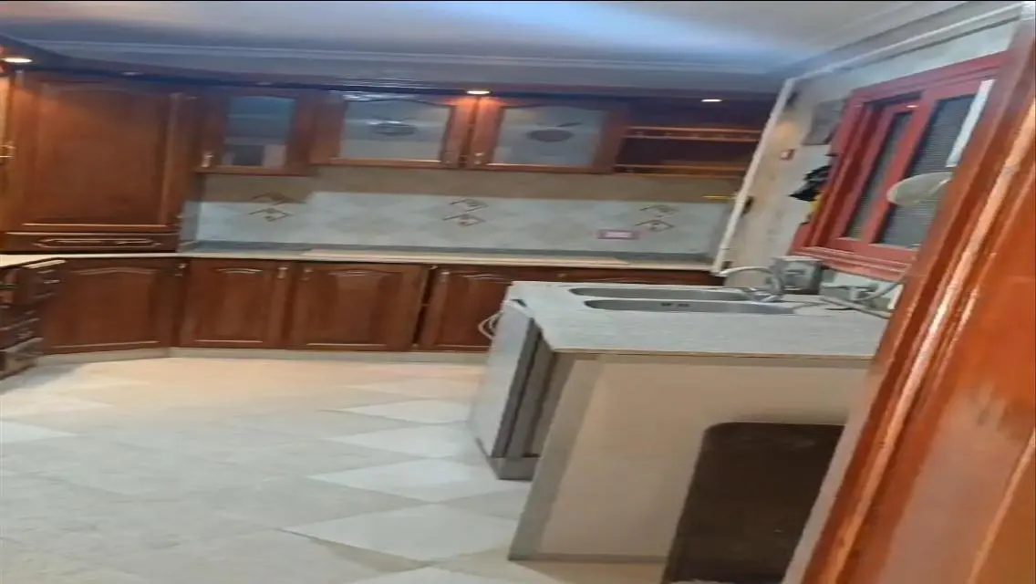 دوبلكس للبيع باميز الاماكن علي شارع الثروه الرئيسي