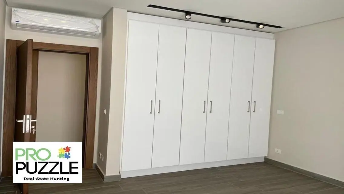 شقة للإيجار في كومباوند ليك فيو Residence