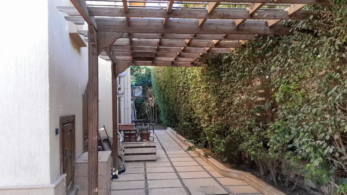فيلا للبيع جاهزه للسكن فى الرحاب هيلز بموقع مميز