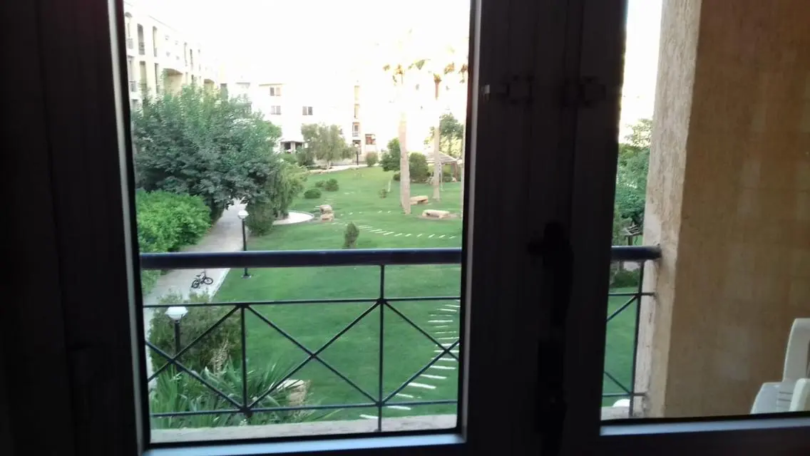 شقة للايجار90م فى المرحلة التانية جاهزه للسكن 
