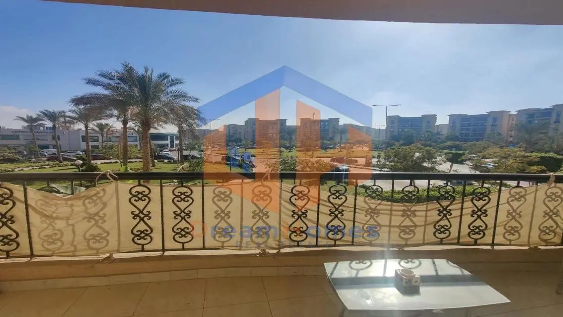 شقة مميزة مع شرفة في قلب المدينة