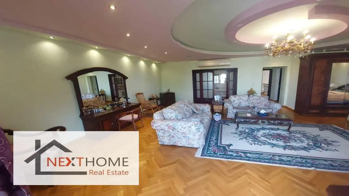 Separate villa 1000 sqm in Mirage City Super Lux