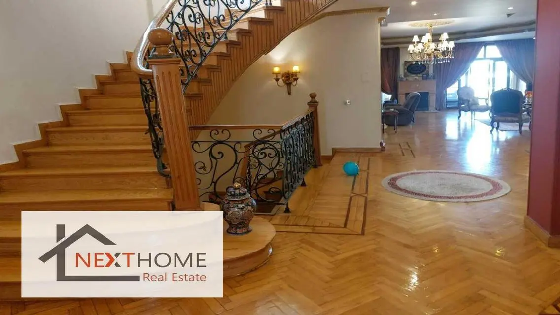 Separate villa 1000 sqm in Mirage City Super Lux